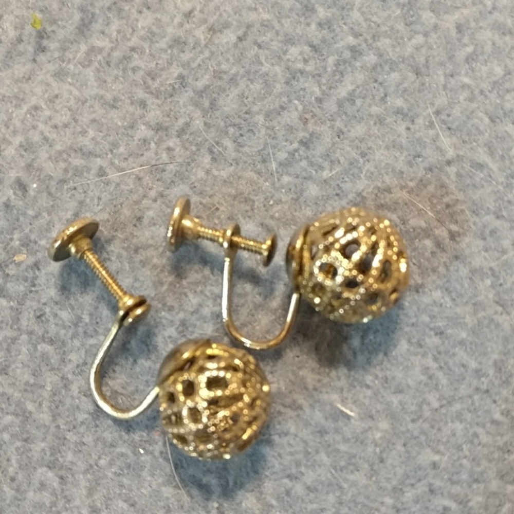 Silver tone screw back earrings